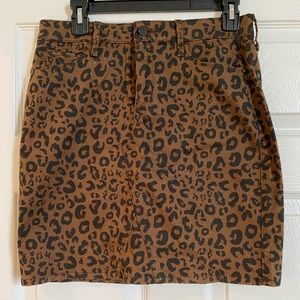 Leopard print skirt medium
